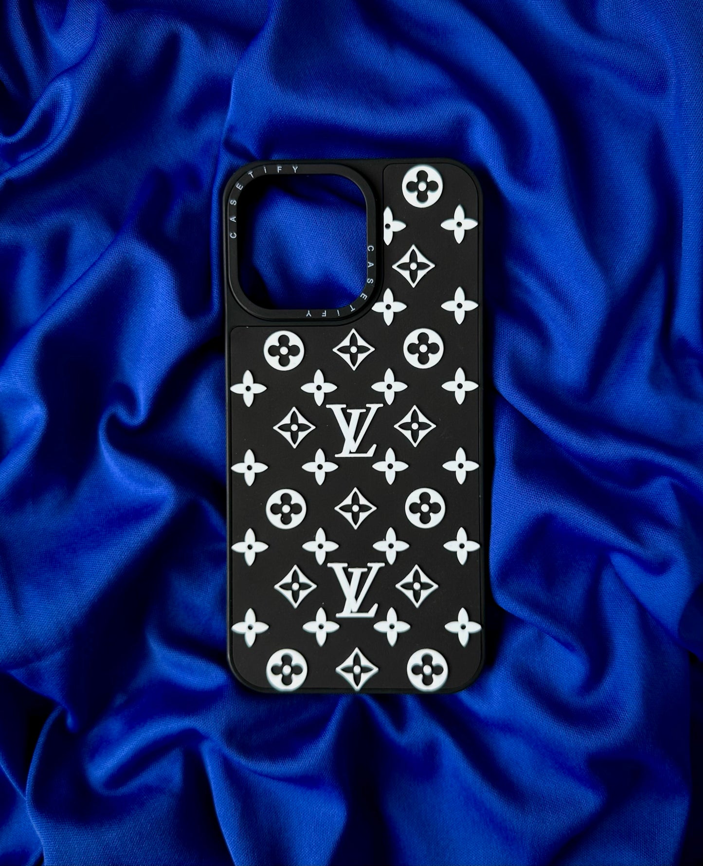 Louis Vuitton black & white